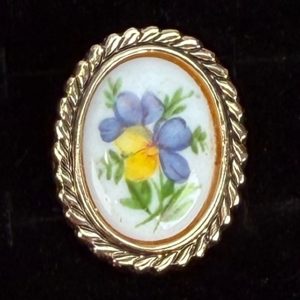 Vintage West Germany floral goldtone scarf clip